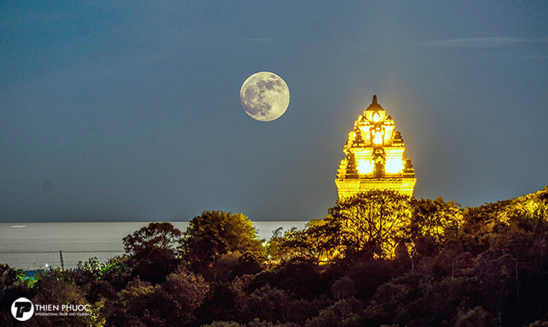 Tháp Nhạn – Vẻ đẹp kiến trúc Chăm cổ kính